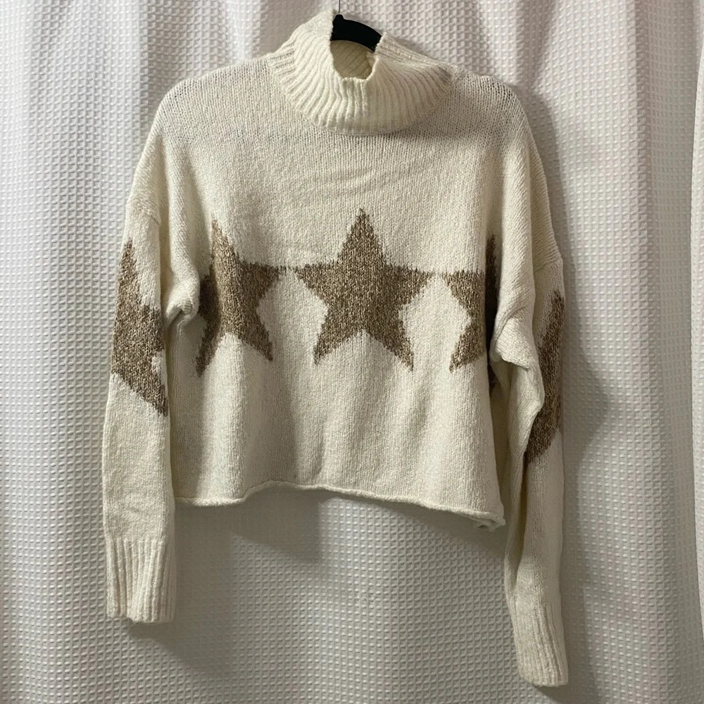 NWOT L&G Triple Star Cropped Turtleneck Sweater